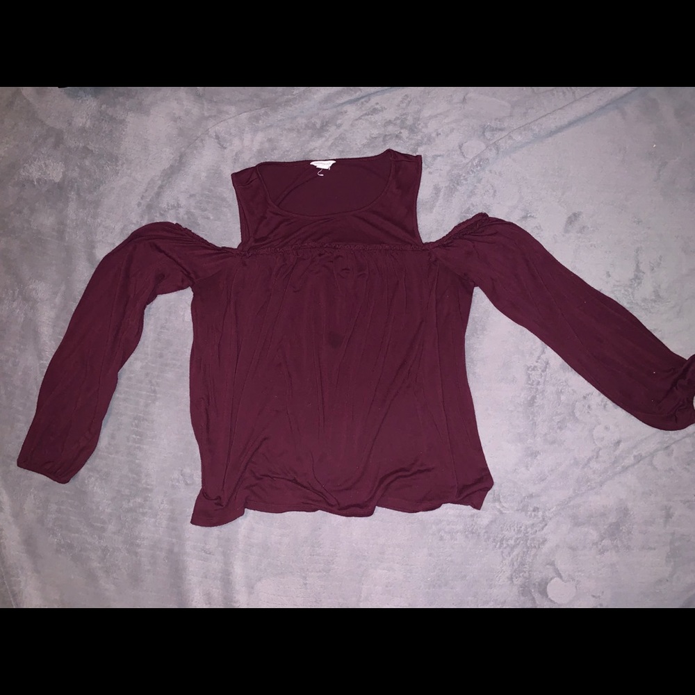 Cold shoulder long sleeve!